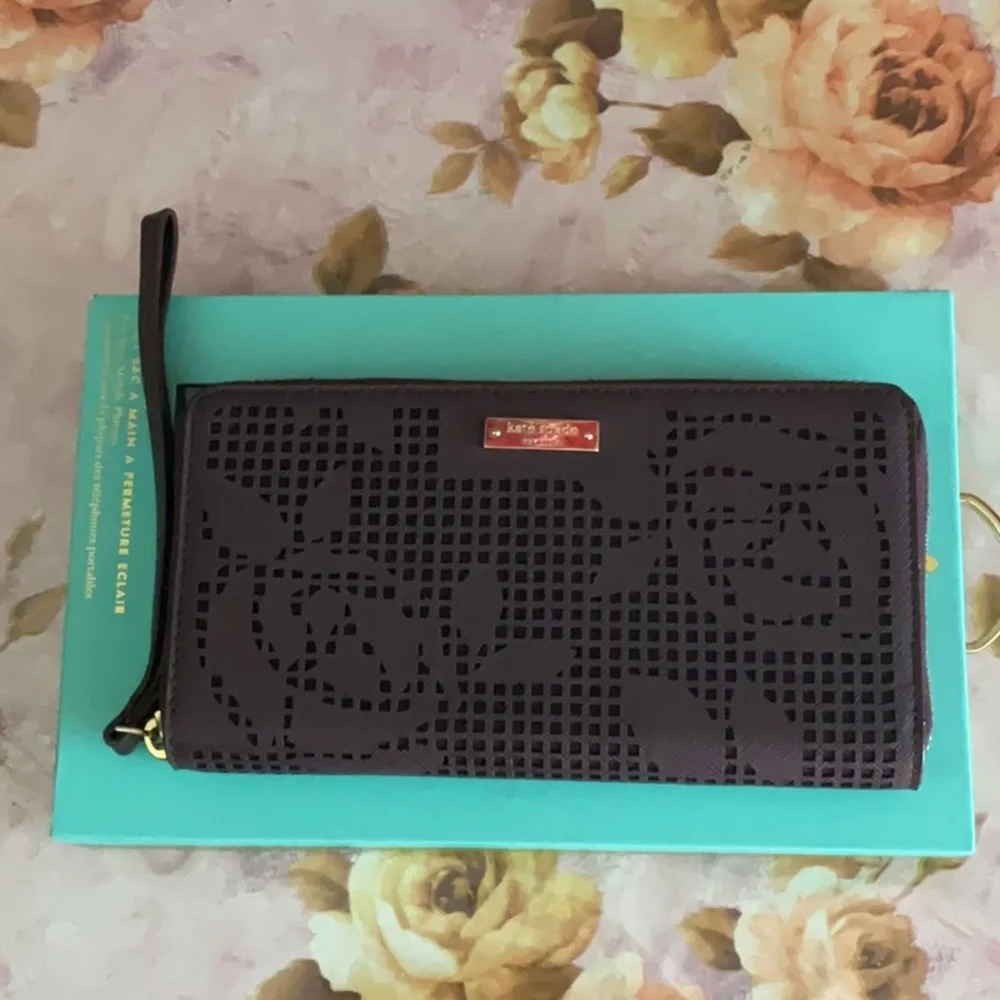 Kate Spade Perforated Wallet ♠️ - Picture 11 of 11